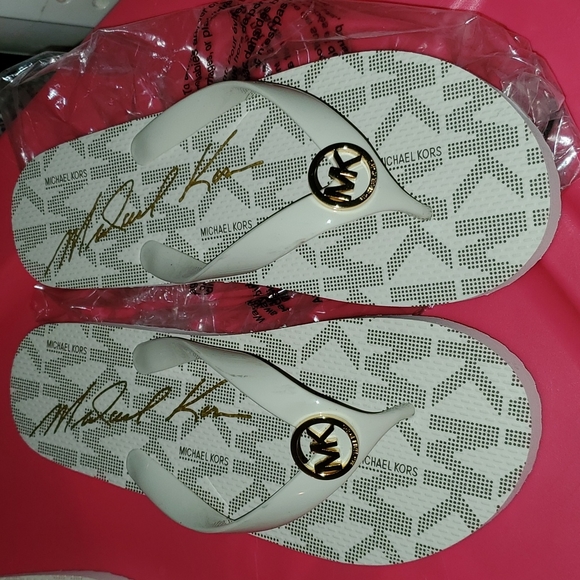New Michael Kors Pink & Vanilla PVC Flip Flops Size 8 - Picture 3 of 8